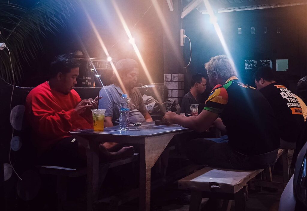 kenapa orang Indonesia suka nongkrong